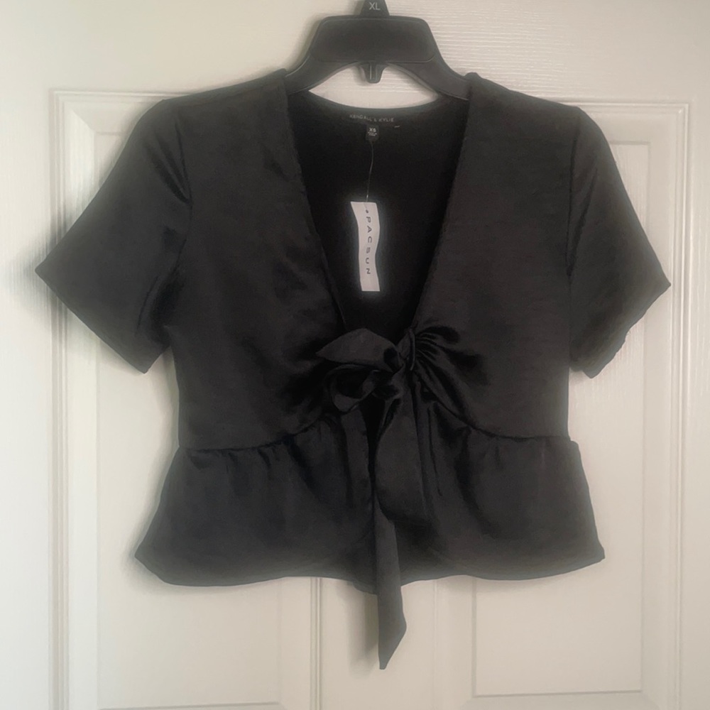 NWT Kendall & Kylie tie front crop top Pacsun